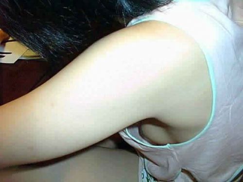 素人女性の横乳がしっかり見えてる盗撮エロ画像 42枚 No.5