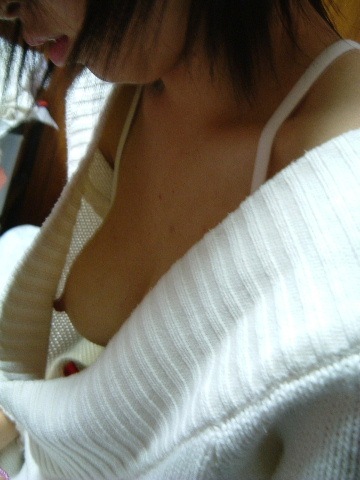素人女性の横乳がしっかり見えてる盗撮エロ画像 42枚 No.25