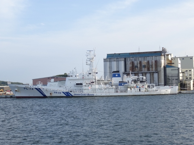 松島巡り観光船　海上保安庁巡視船