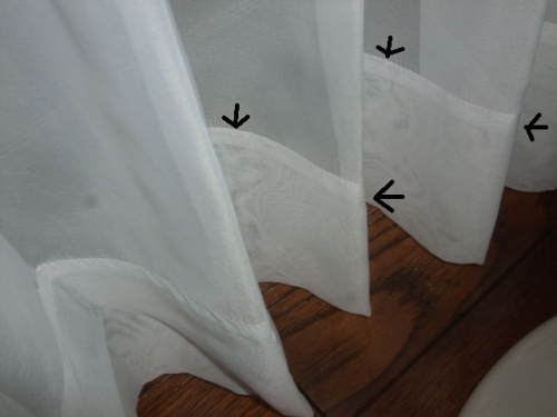 日本フィスバのシアー系のカーテンの裾