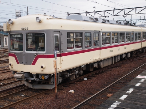 富山地方鉄道 10020形 電車