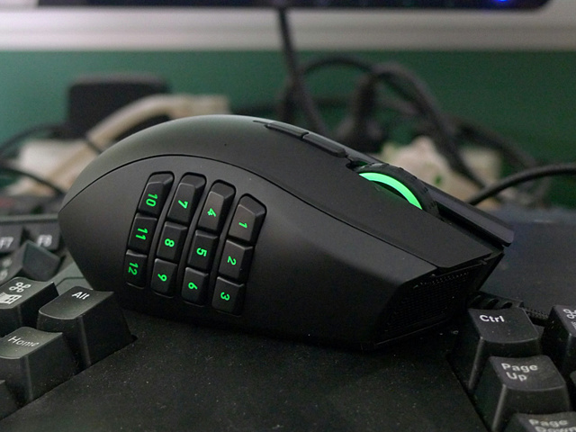 MMO_Gaming_Mouse_03.jpg