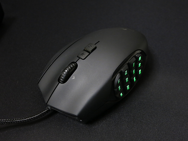 MMO_Gaming_Mouse_05.jpg