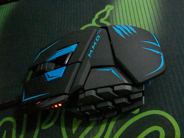 MMO_Gaming_Mouse_07.jpg